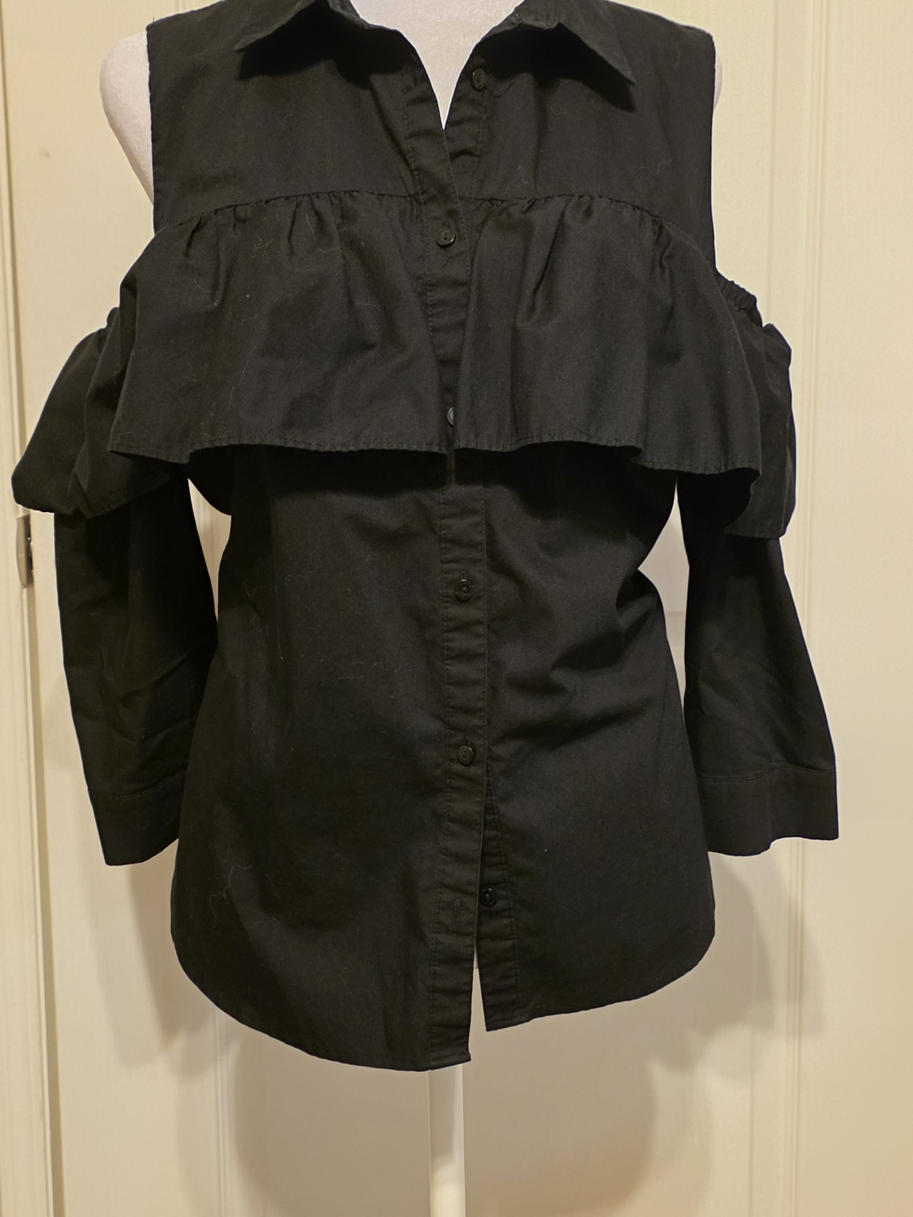 Worthington Black Cold-Shoulder Ruffle Button-Down Top